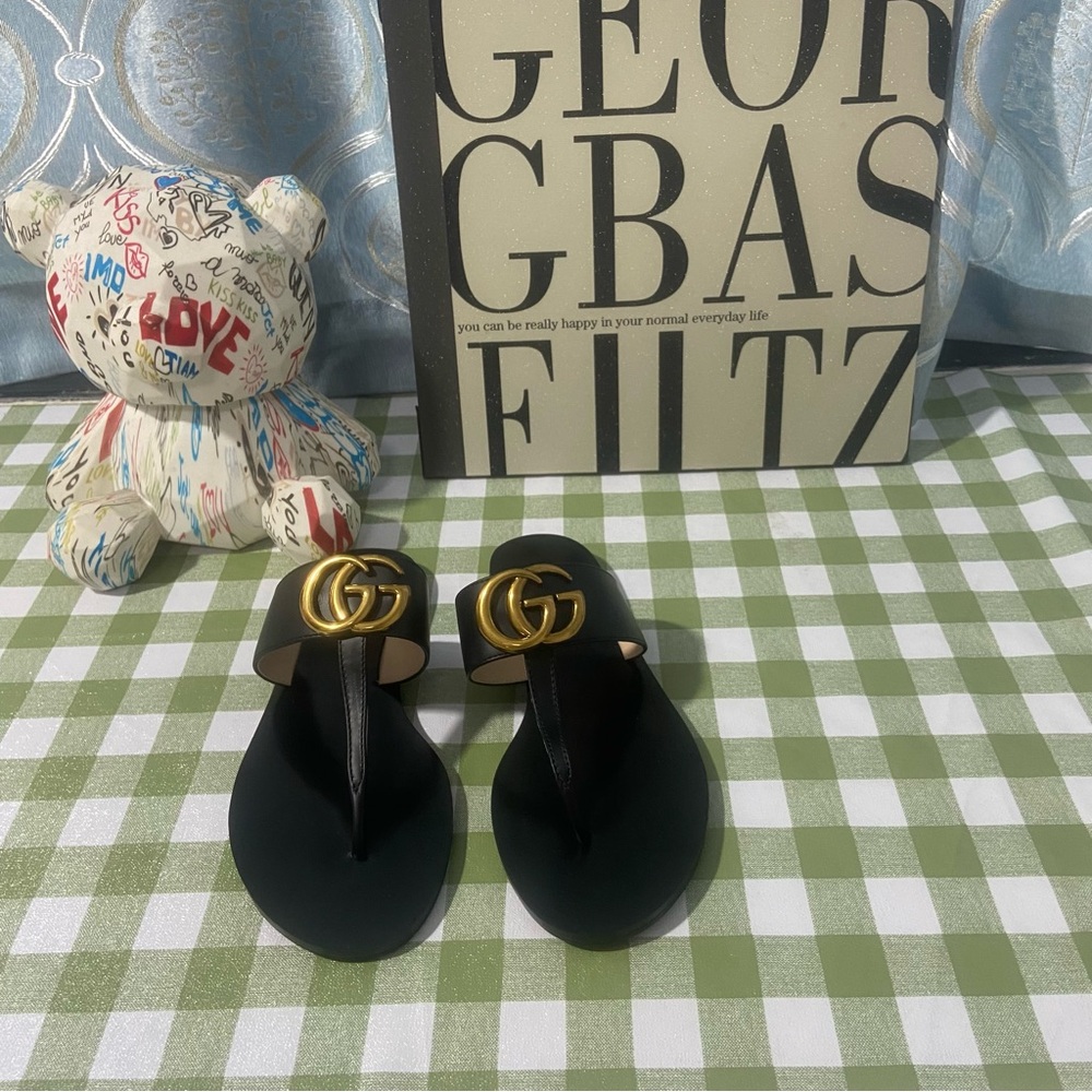 🌹💕Gucci Black and Gold Sandals💕 - Picture 2 of 7